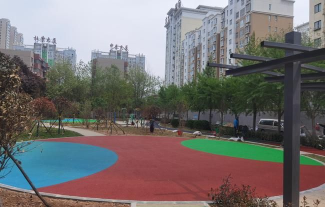 運(yùn)動場塑膠地坪